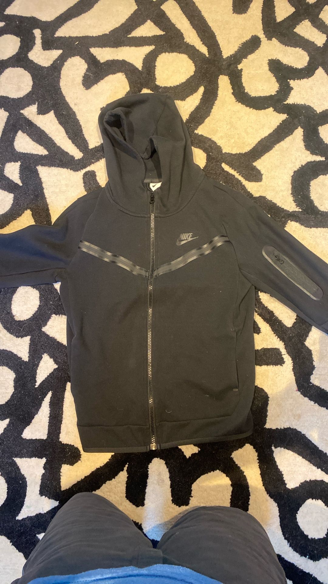 Youth L Black Nike Tech