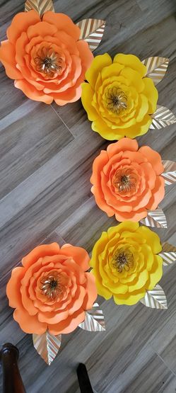 Paper Flowers And Paper Roses.  Flores De Papel 