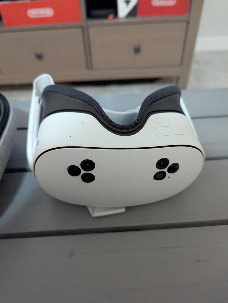 Meta Quest 3S - 128GB VR Headset