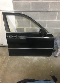 Acura 3.5RL right front door & also have the whole right side of the vehicle