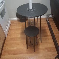 FREE TABLE And Chairs