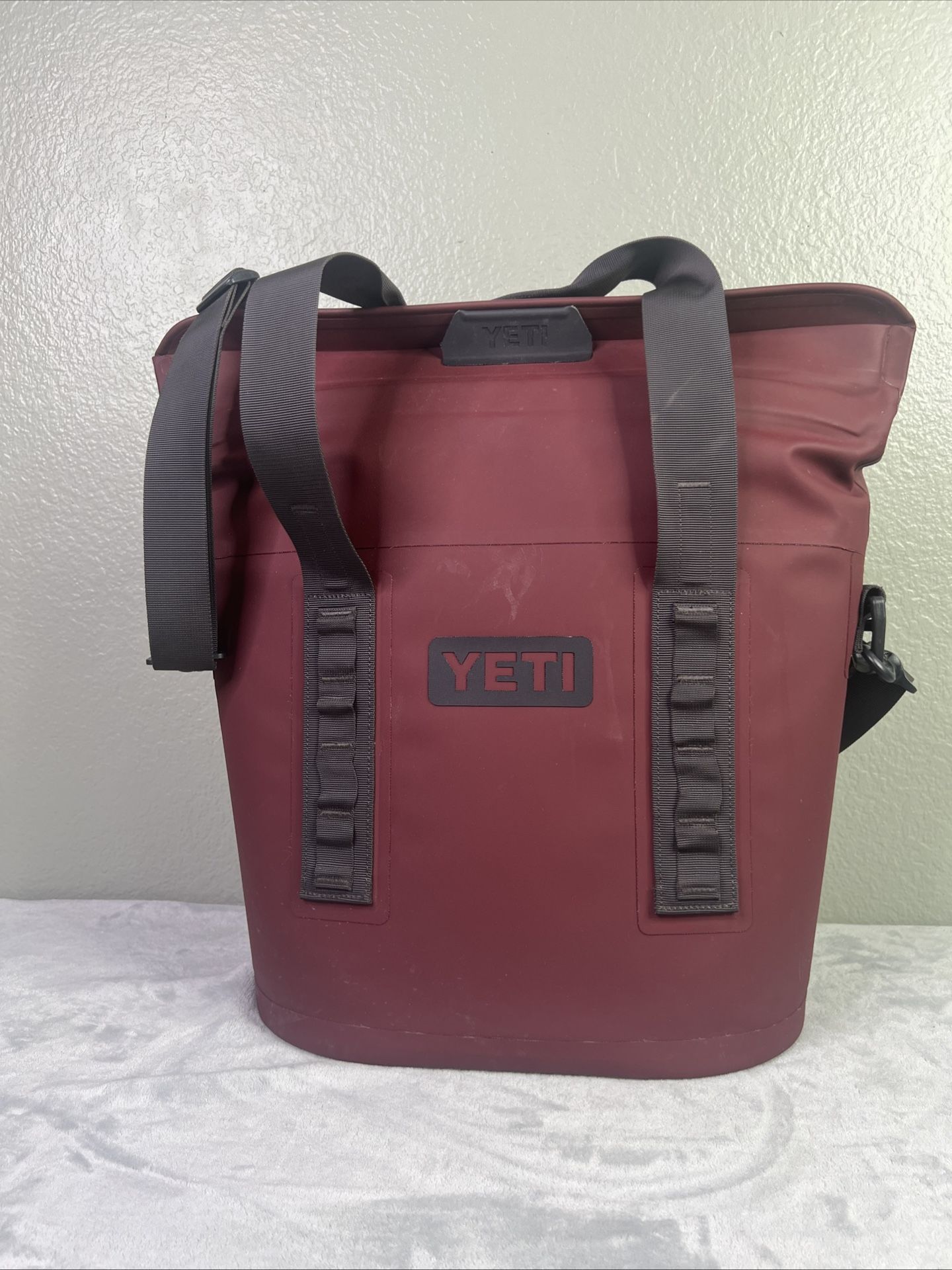 Yeti Hopper M15 Soft Backpack Cooler Wild Vine Red