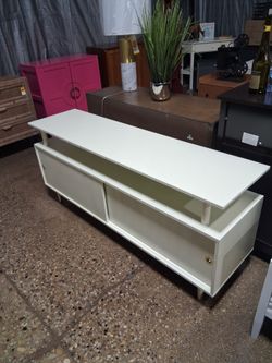 Mid century modern style off white TV entertainment (New)