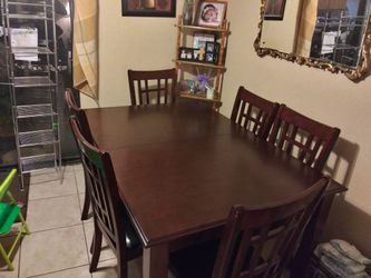 Dining room table like new always cover