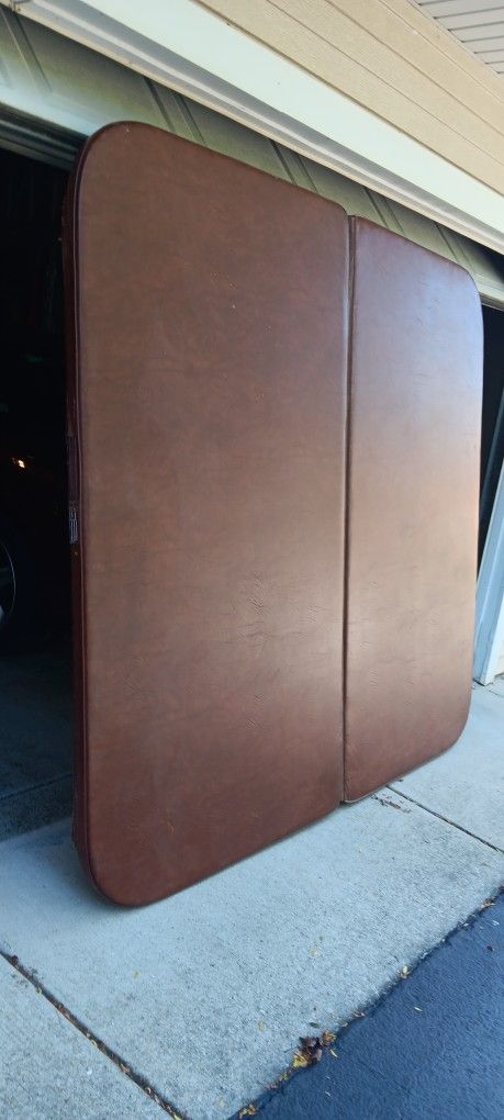 FREE Hot Tub Spa Cover. 88"x78". Very Good Condition