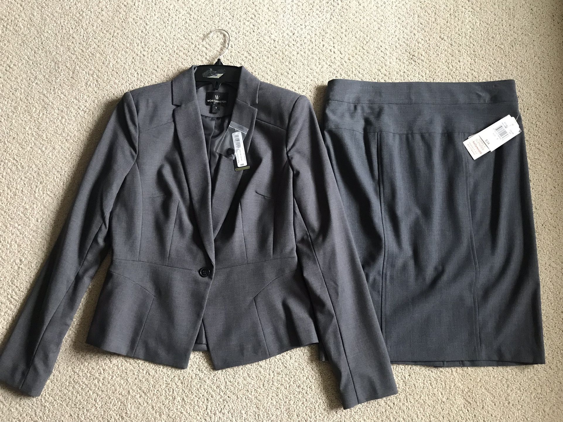 Suit womens ( Jacket size 6 skirt size 9)