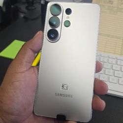 Galaxy S26 ultra like new. Factory unlocked