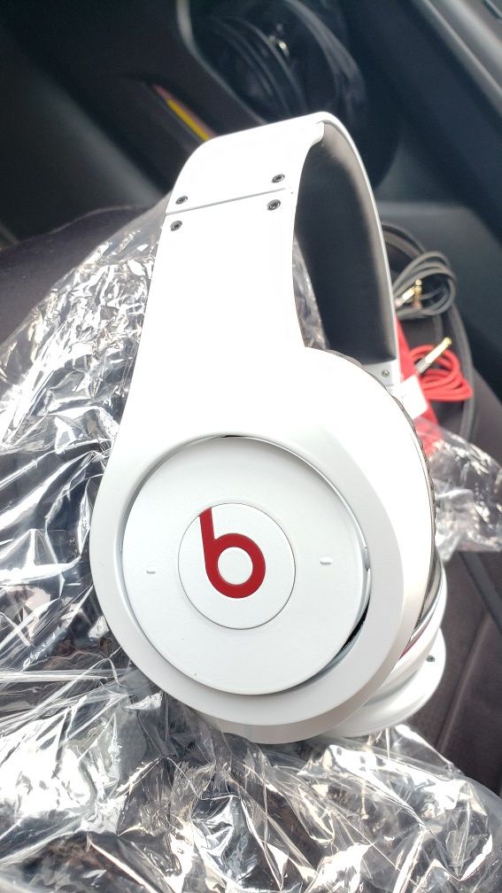 NEW Beats by Dre Studio Headphones WIRED - White/Red First Generation UNUSED