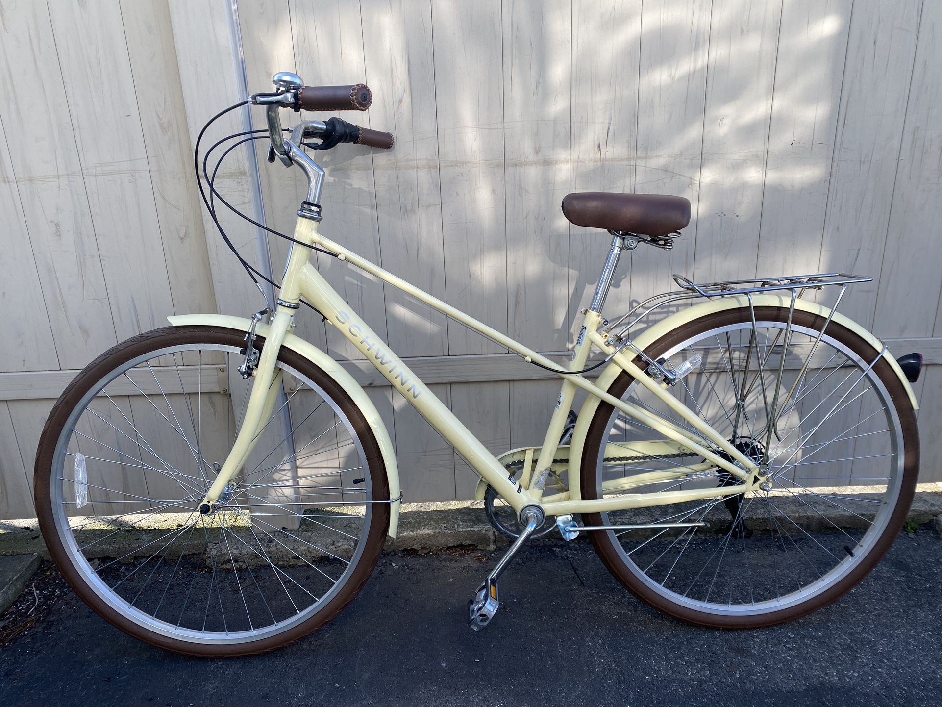 Schwinn Admiral Hybrid Bike