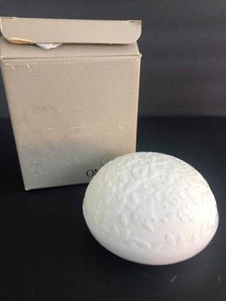 Rare Oneida Acid Cut Cameo Milk Glass