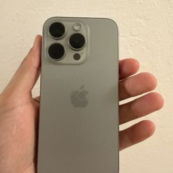 iPhone 15 Pro 256gb UNLOCKED