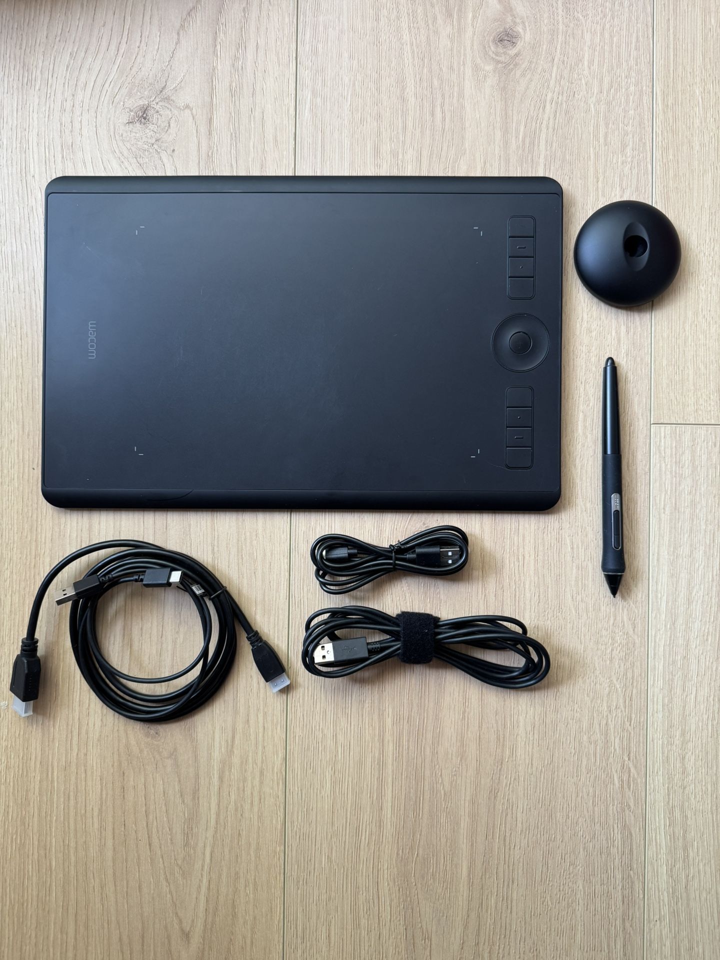 Wacom - Intuos Pro Pen Drawing Tablet (Medium) - Black