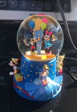 Disney Music box/snow globe