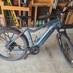 Aventon Level  2 E-bike. Perfect Condition Low Mileage. 