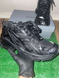 Balenci runners black size 9