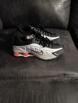 Nike Shox R4 Youth Sneakers 6Y