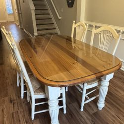Dinning Table With 4 Chairs 