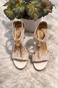 Mk heel (size 6)