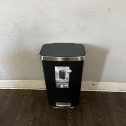 Better Homes & Gardens Kitchen Trash Can, 11.9 Gallon, Plastic Step-on Pedal Garbage Bin, Black