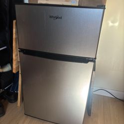 Whirlpool Mini Fridge 
