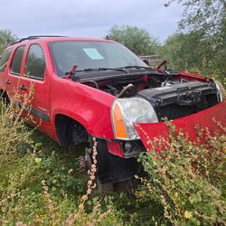 Selling parts only 07 gmc yukon