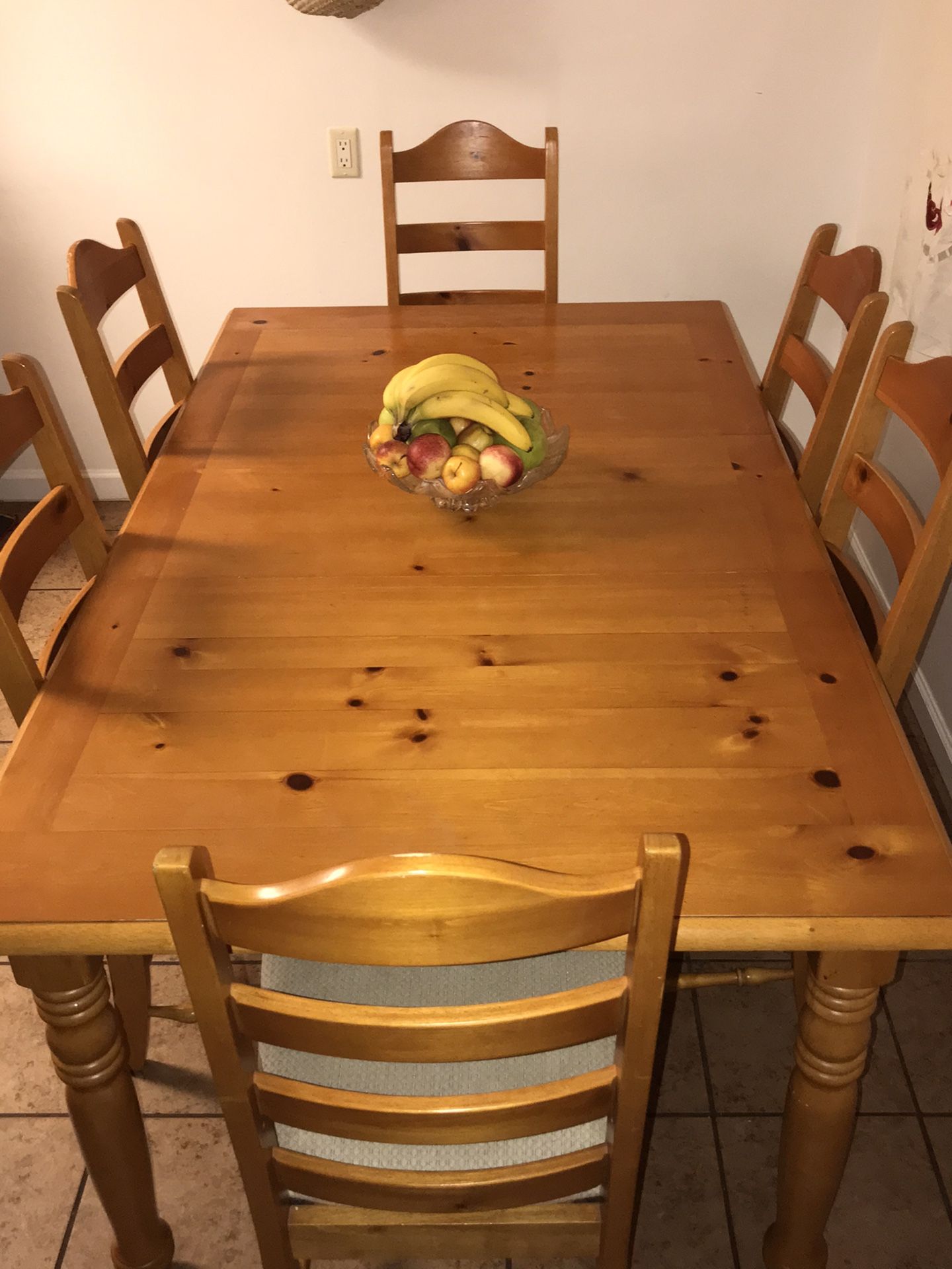 Extensible kitchen table with 6 chairs