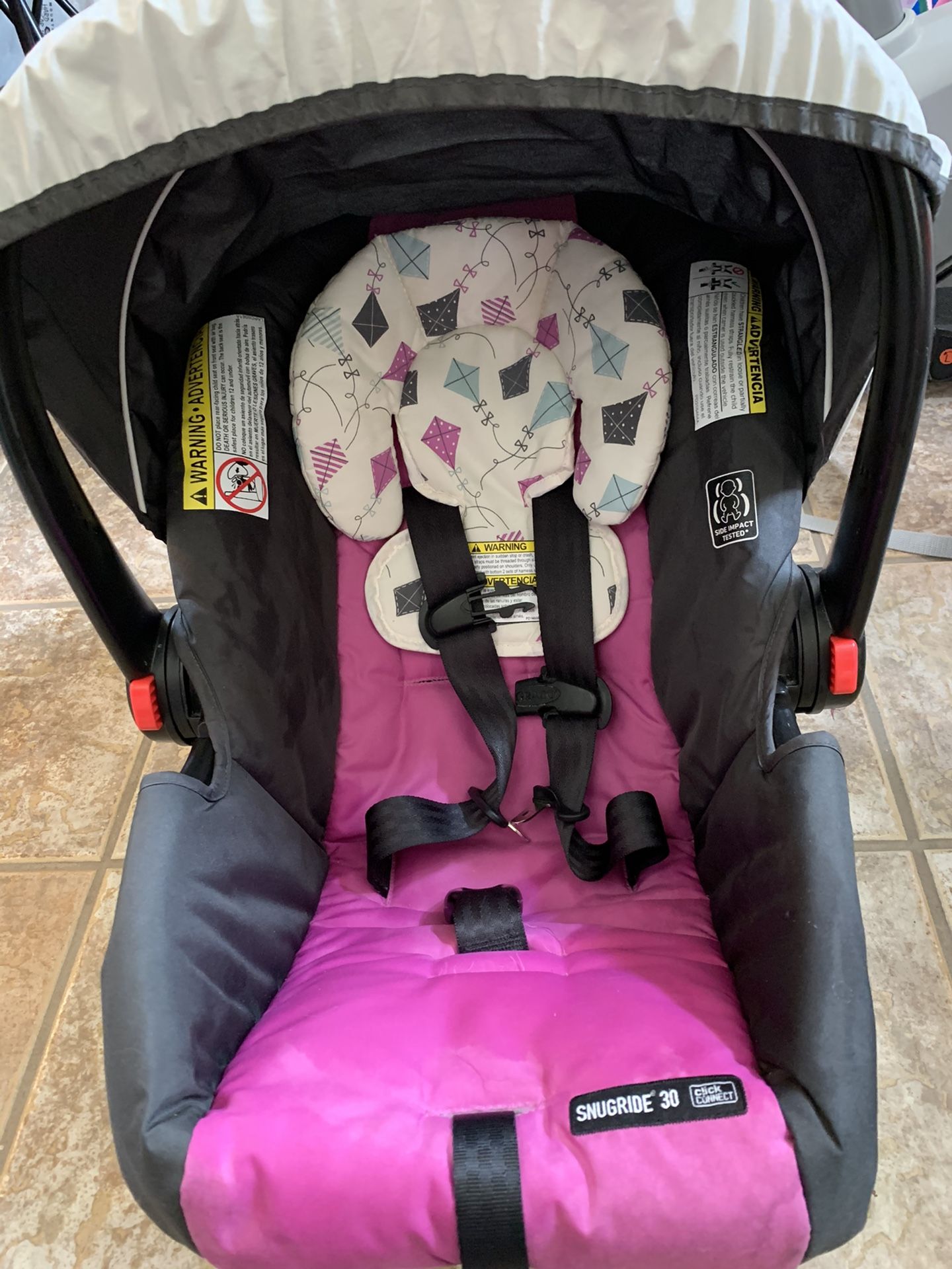 Graco SnugRide Click Connect 30 Infant Car Seat with extra car seat base