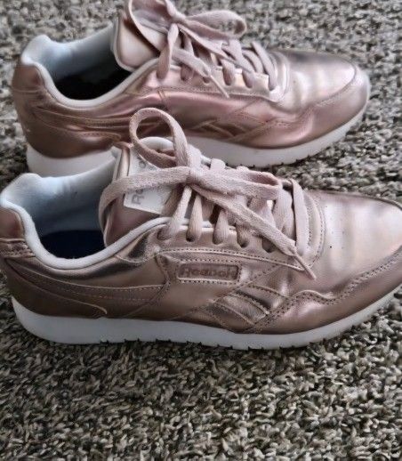 Shoes Size 7/1/2 Adidas