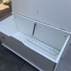 Free! Needs To B Fixed And Redone But Holds All Toys 