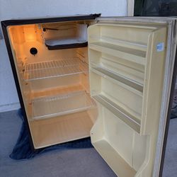 Mini Fridge 