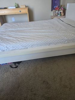 Full size mattress and bedframe
