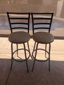 Set of 2 Metal Bar Stools with Cushioned Seats