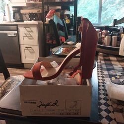 New In Box Women's Qupid 8.5 Ankle Strap Heels Rust.