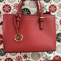 Michael Kors Crossover purse