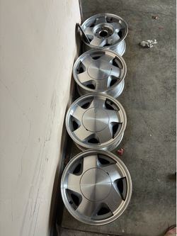 GMC/Chevy truck 17” aluminum alloy 6 lug rims