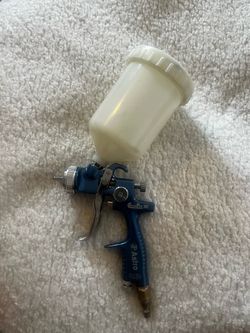 Paint spray guns