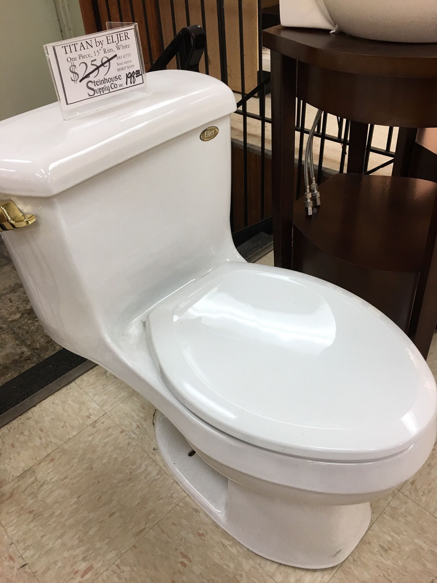 Eljer Titan one piece toilet- new condition