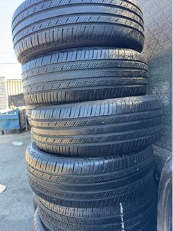 Vendo 235/65/R18 las. 4 llantas Michelin por $170