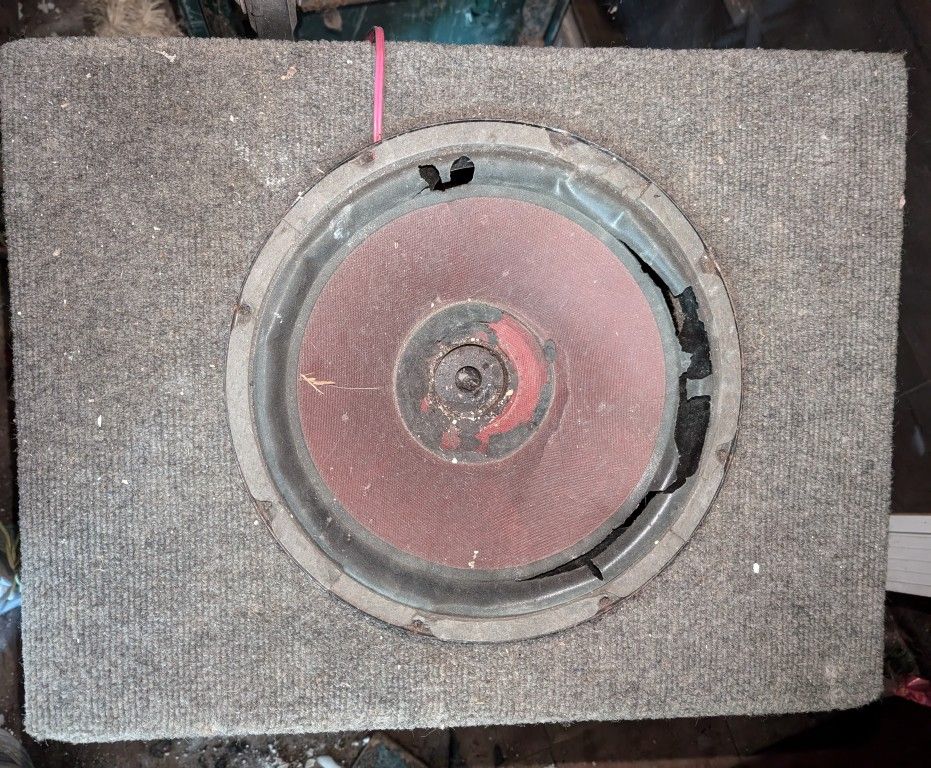 Large Home House Car Stereo Kicker Box Enclosure With A 12" Bad Speaker In It.