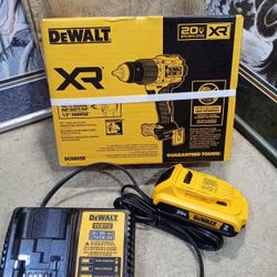 NEW DEWALT 20V XR 1/2 HAMMER DRILL DRIVER TOOL KIT 