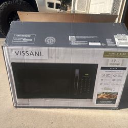 New In Box Vissani Microwave 