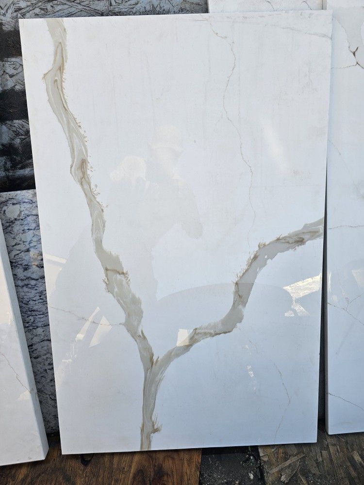 Quartz Grey And Gold Vein Calacatta