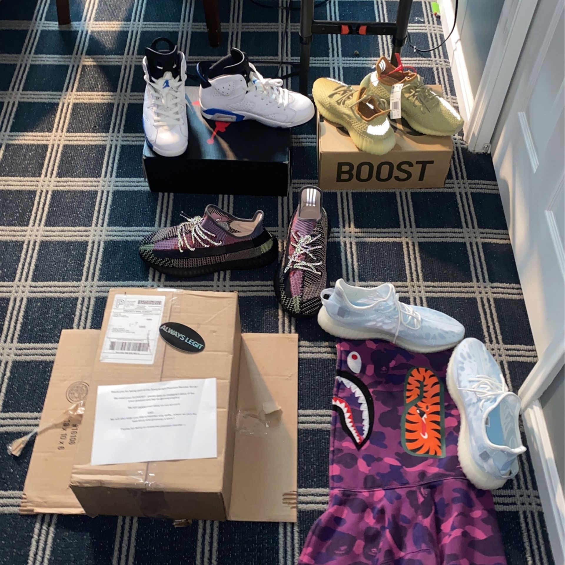 Looking To Sell / Trade On This Shoe Lot Yeezy (3) JORDAN 6 Bape Hoodie 