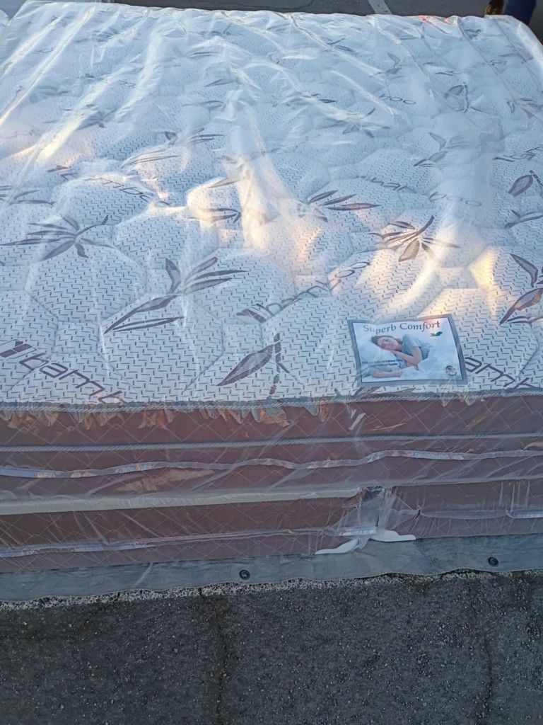 Brand New King Size Pillowtop Mattress Included Box Spring