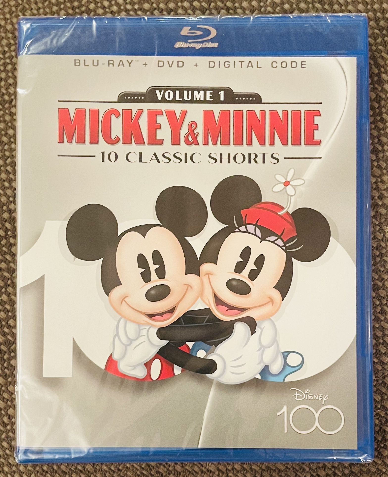 Mickey & Minnie 10 Classic shorts Volume 1 (Blu-Ray, DVD, Digital Code)