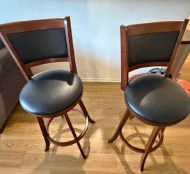 Swivel barstool chairs