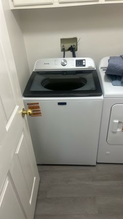 Washer dryer combo barley used 6 months old