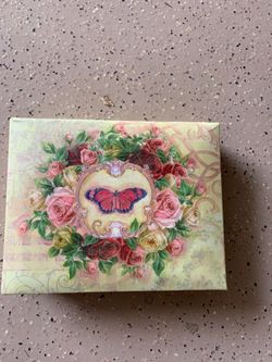 Note papers in cute floral box