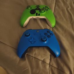 2 XBOX Wireless Controller's.