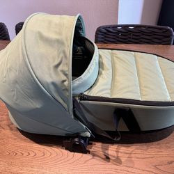Yoyo Bassinet (Green olive)